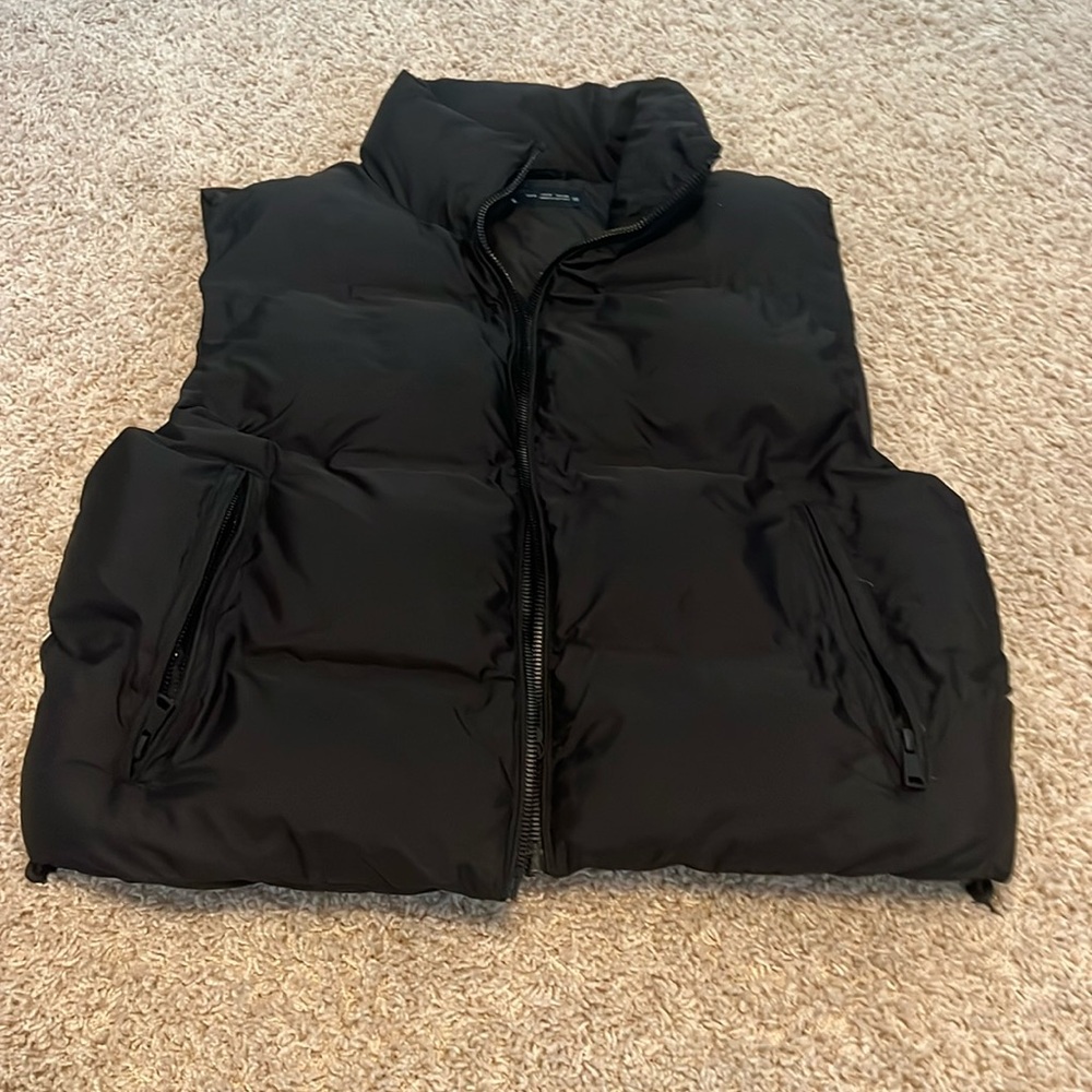 Black cropped puffy vest
